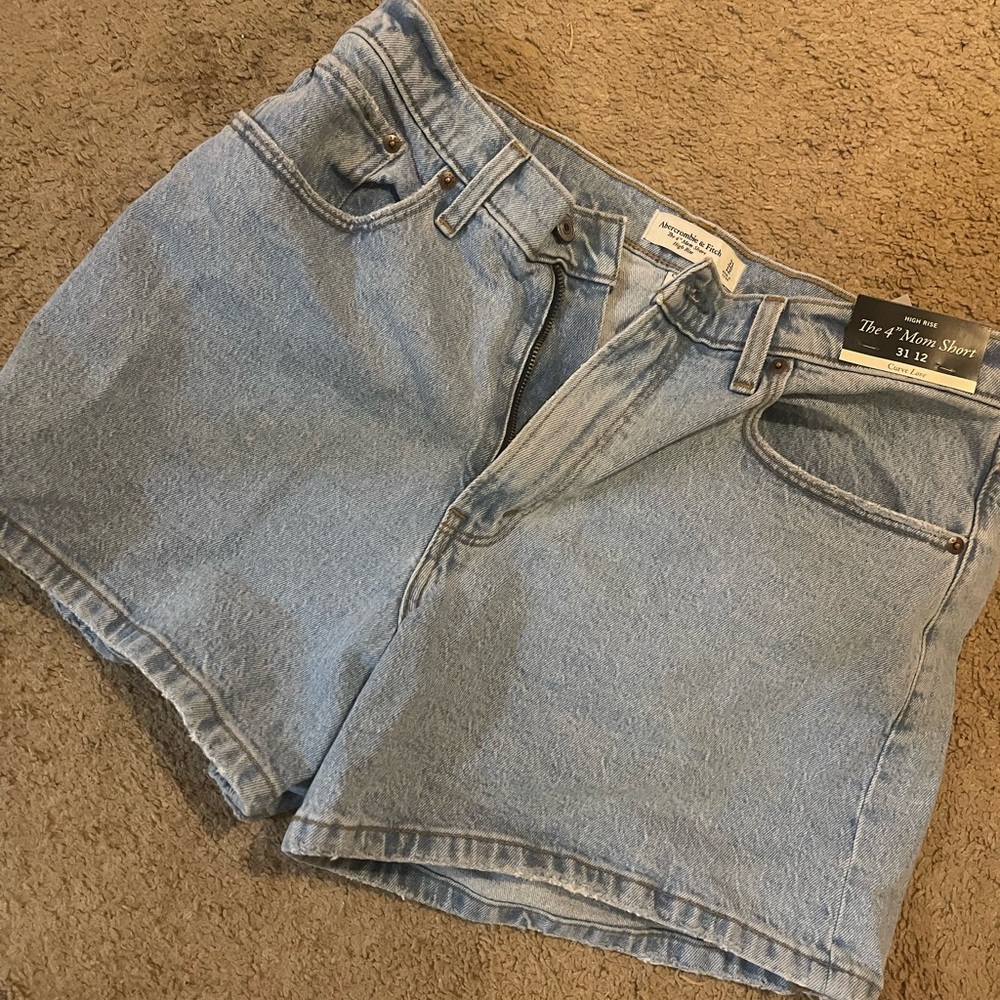 Abercrombie curve love mom short